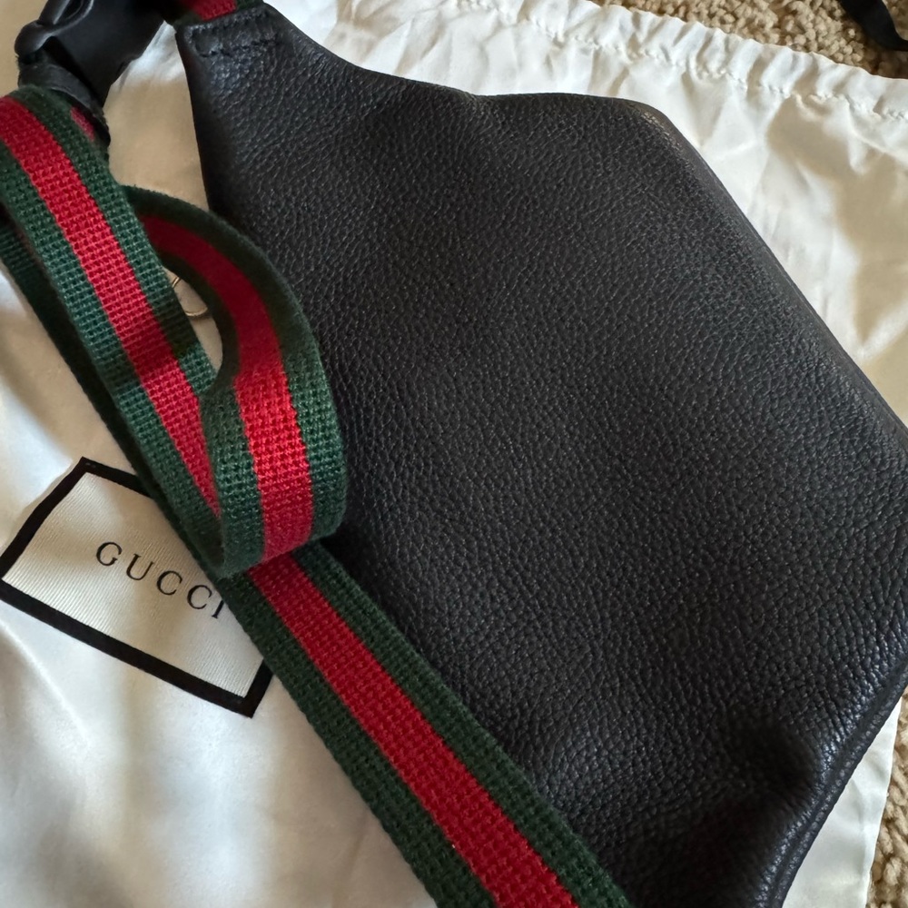Authentic π― Gucci Leather Small Beltbag - Picture 7 of 10